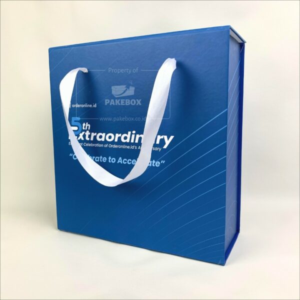 Packaging Box Dengan Tali Model Handbag Berawarna Biru 6
