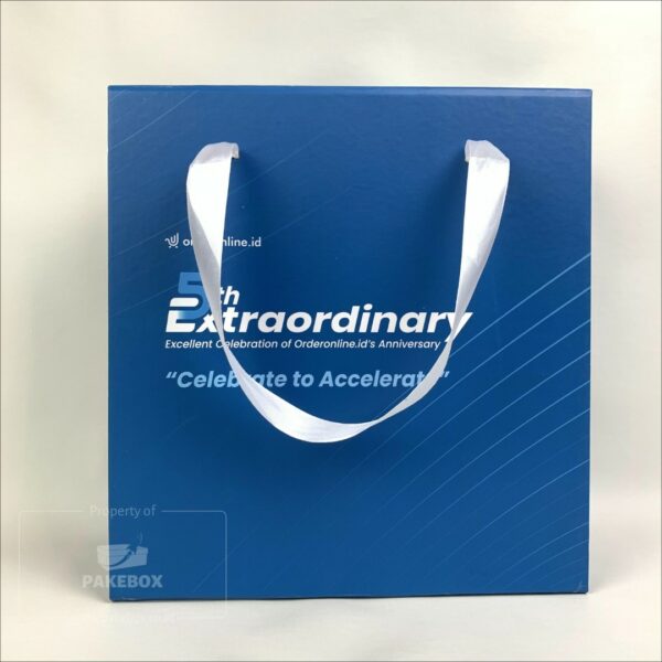 Packaging Box Dengan Tali Model Handbag Berawarna Biru 8