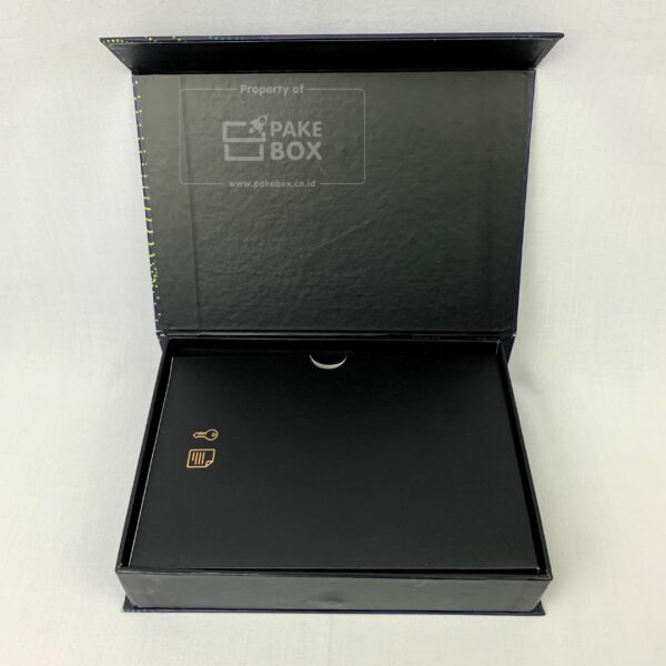 Packaging Berbahan Hardbox Untuk Produk Elektronik Dengan Pengunci Magnet dan Model Book Style (8)