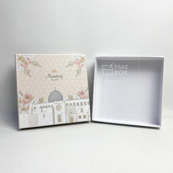 Packaging Box Untuk Produk Fashion Dengan Desain Grafis Custom (3)