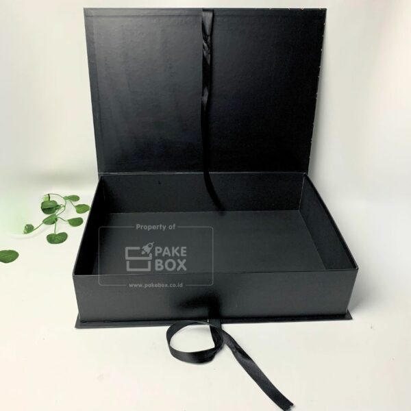Packaging Hardbox Untuk Gift Furniture dan Handcraft Dengan Pita (1)