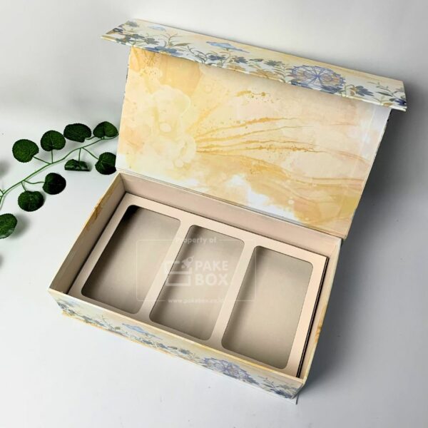 Packaging Hardbox Untuk Kue Dengan Desain Custom Dilengkapi Sekat dan Pengunci Magnet (1)