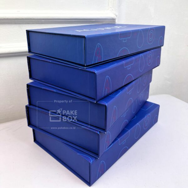 Packaging Produk Kecantikan Berbahan Hardbox Dilengkapi Magnet Dan Partisi (1)