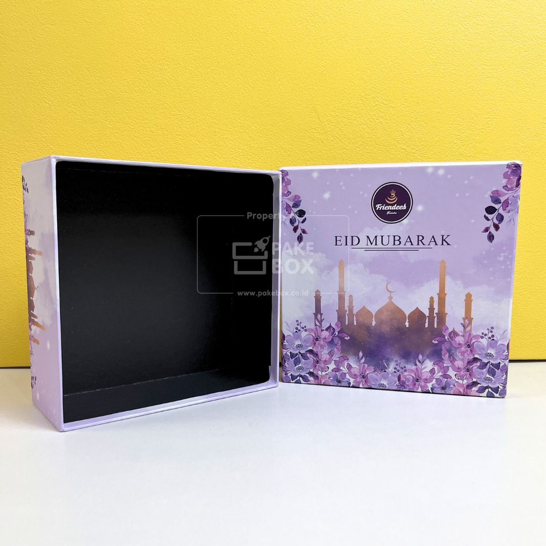Packaging Gift Idul Fitri Friendeed Dengan Desain Grafis Custom dan Model Hardbox Tutup Buka Atas (1)