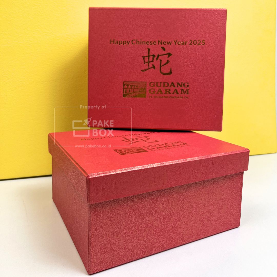 Packaging Hardbox Edisi Liburan Holiday Gudang Garam Dengan Logo Gold Foil Model Hardbox Tutup Atas (1)