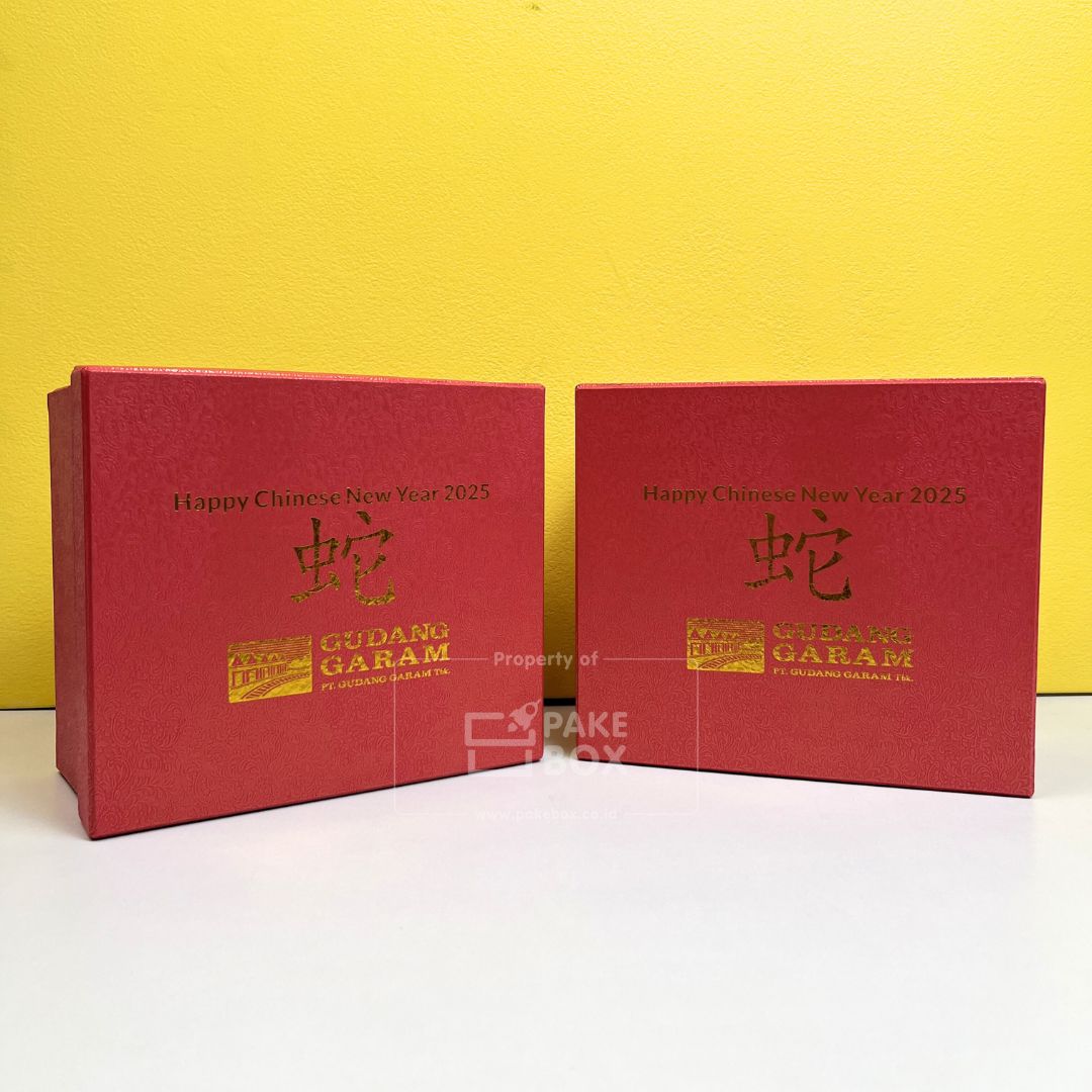 Packaging Hardbox Edisi Liburan Holiday Gudang Garam Dengan Logo Gold Foil Model Hardbox Tutup Atas (3)