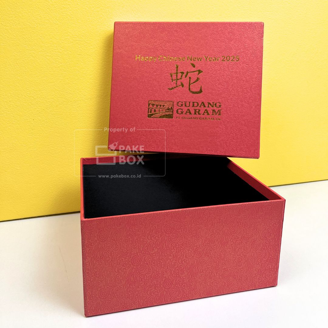 Packaging Hardbox Edisi Liburan Holiday Gudang Garam Dengan Logo Gold Foil Model Hardbox Tutup Atas (5)