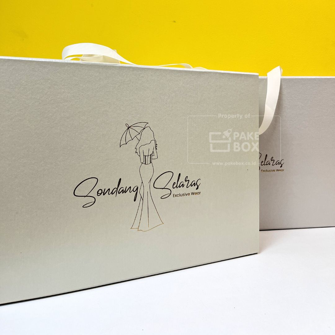 Packaging Hardbox Produk Fashion Sondang Selaras Dilengkapi dengan Tali dan Pengunci Magnet Custom (1)