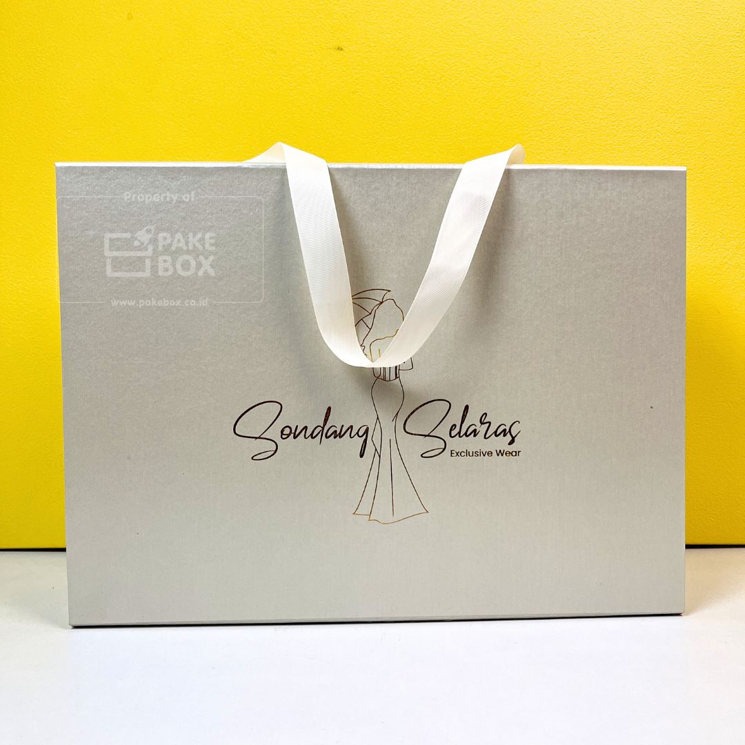 Packaging Hardbox Produk Fashion Sondang Selaras Dilengkapi dengan Tali dan Pengunci Magnet Custom (3)
