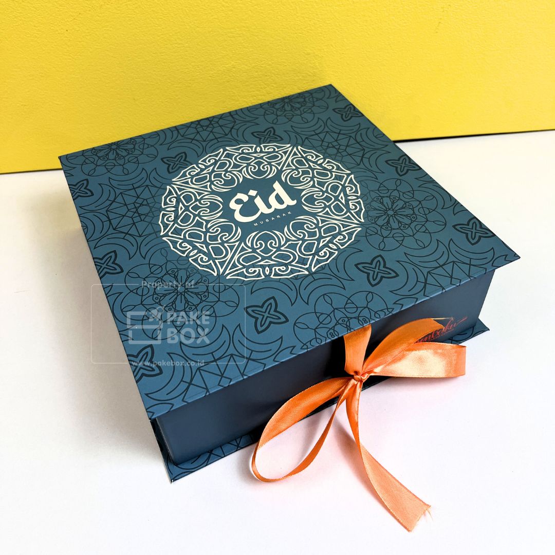 Packaging Souvenir Cookies Monbeiku Berbahan Hardbox Dengan Pita Custom Desain (1)