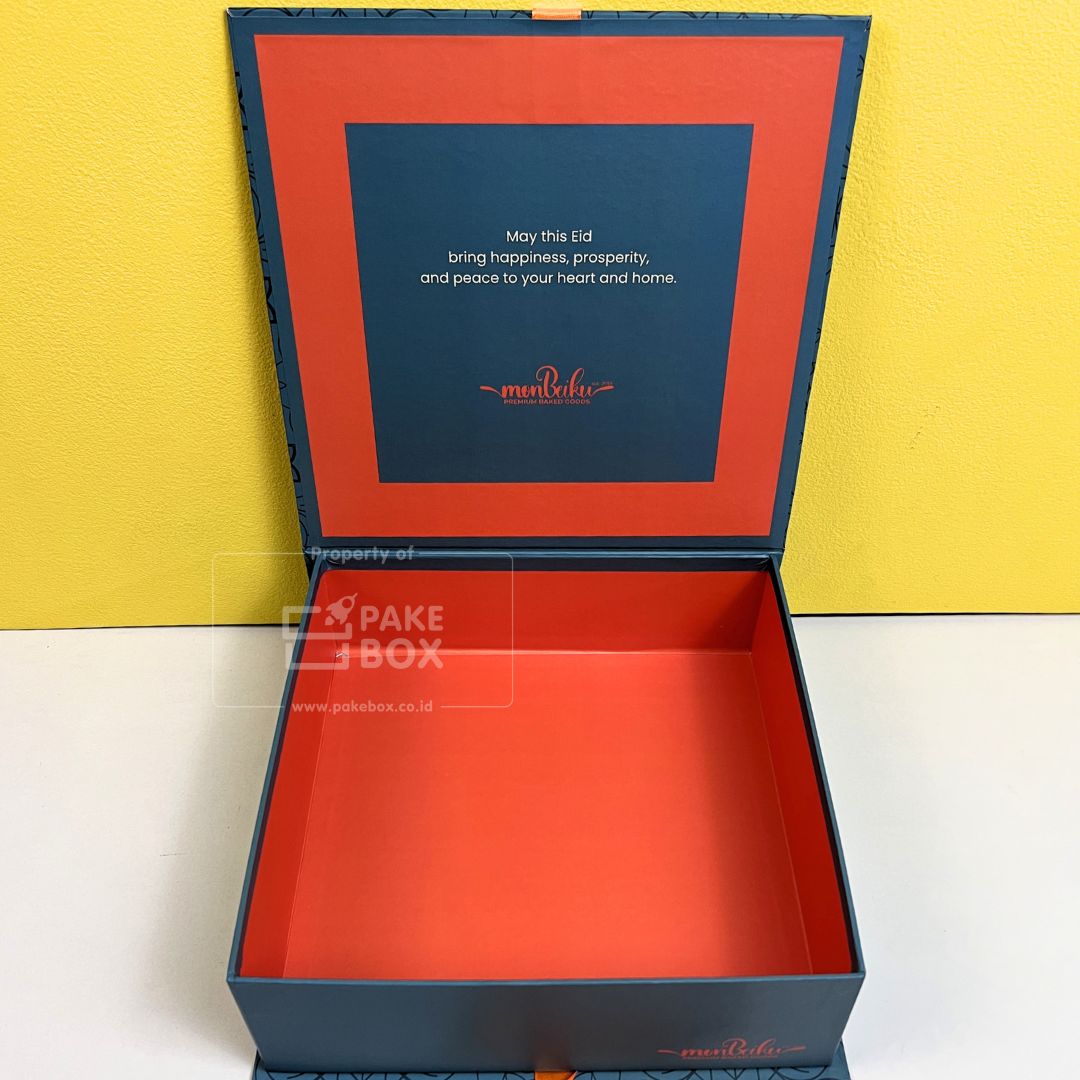 Packaging Souvenir Cookies Monbeiku Berbahan Hardbox Dengan Pita Custom Desain (2)