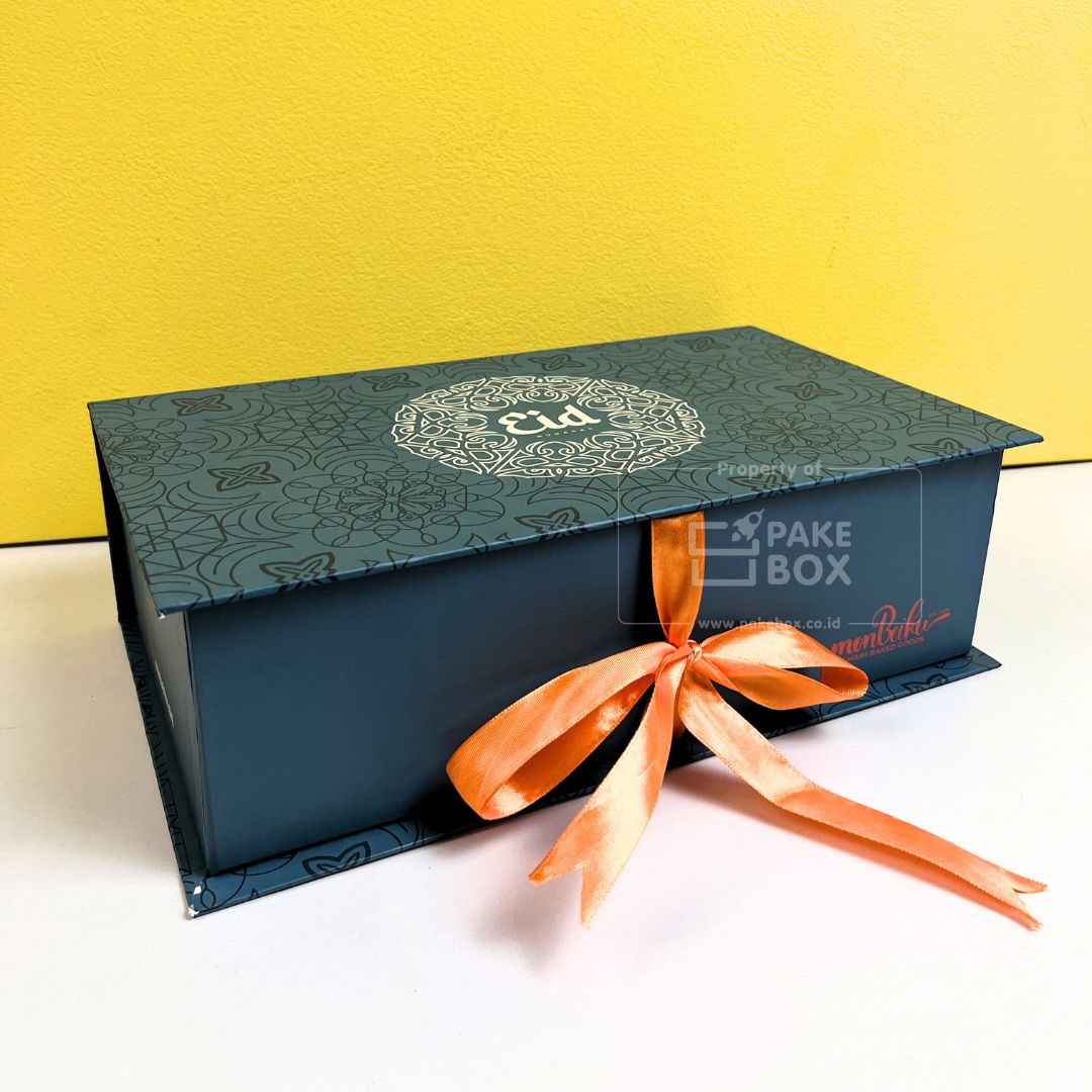Packaging Souvenir Cookies Monbeiku Berbahan Hardbox Dengan Pita Custom Desain (5)